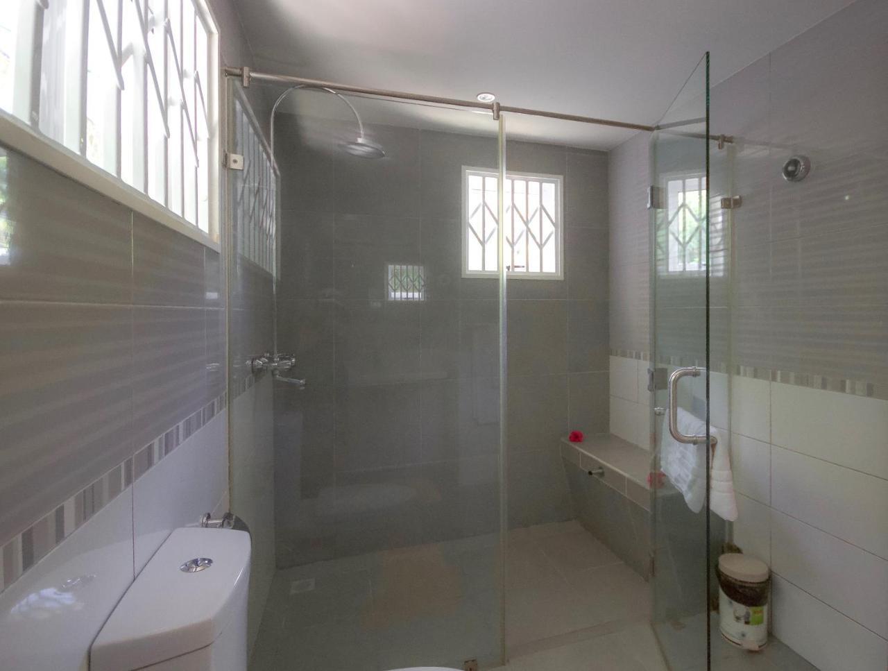 Chaletu Surfers Self Catering *
