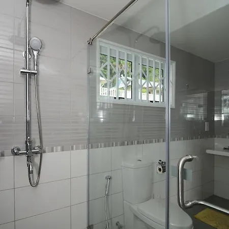 Surfers Beach Self Catering Chalets Takamaka Room photo