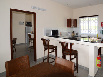 Chalet Surfers Self Catering Takamaka