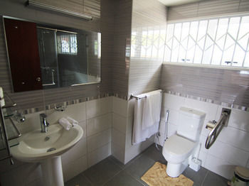 Surfers Self Catering Takamaka