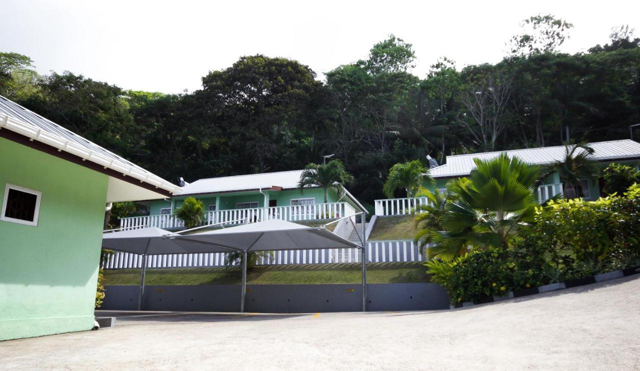Chalet Surfers Self Catering Takamaka