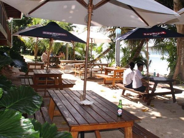 Surfers Beach Self Catering Chalets * Takamaka