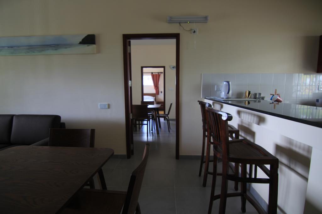 Surfers Beach Self Catering Chalets Takamaka