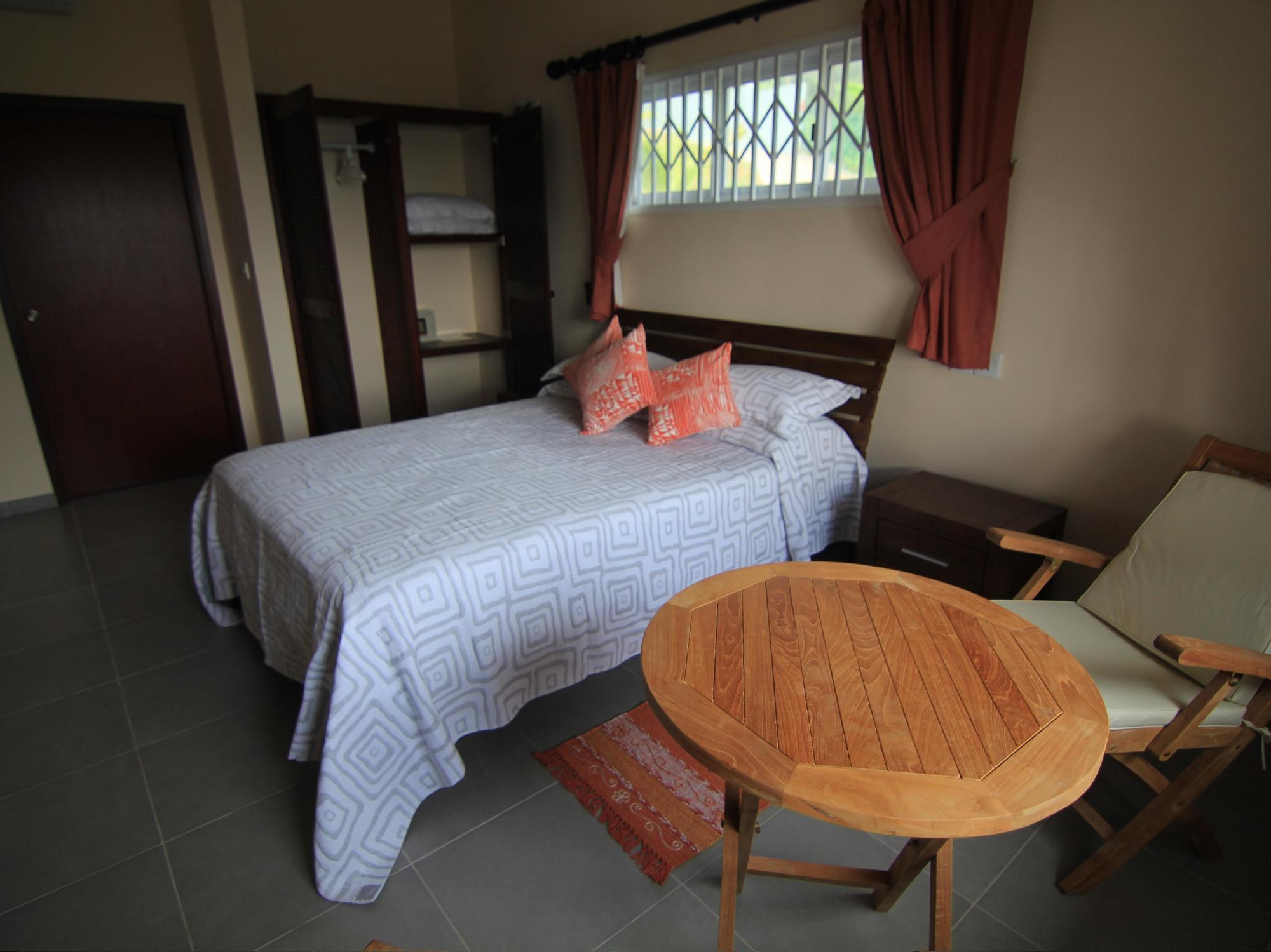Surfers Beach Self Catering Chalets *