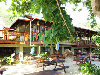 Chalet Surfers Beach Self Catering Chalets