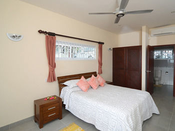 Chalet Surfers Beach Self Catering Chalets Takamaka