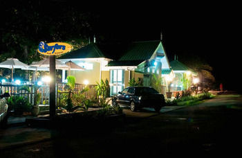 Surfers Beach Self Catering Chalets *