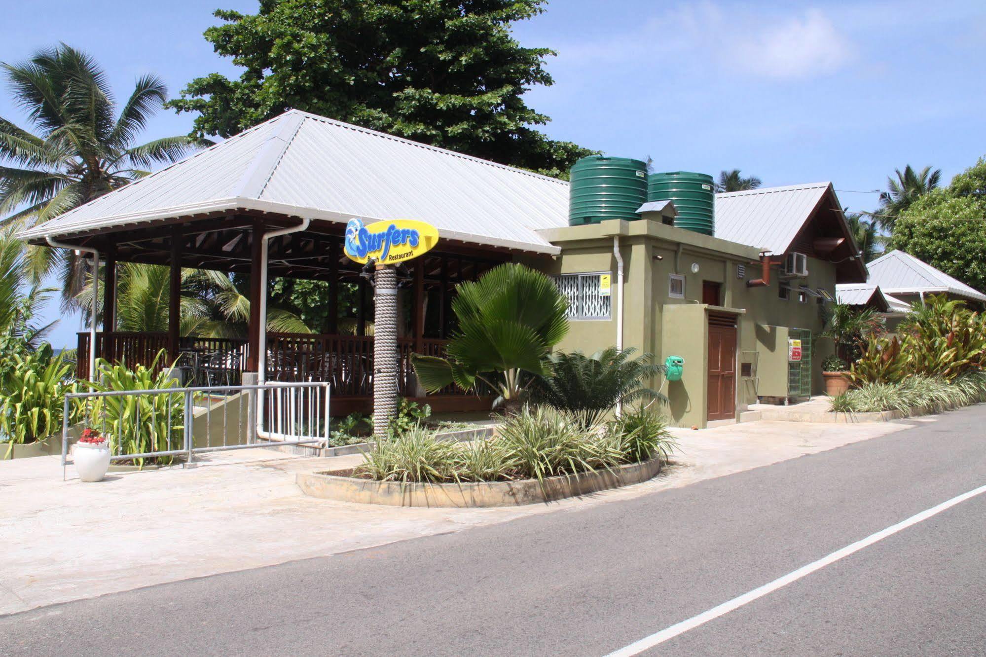 Surfers Beach Self Catering Chalets * Takamaka