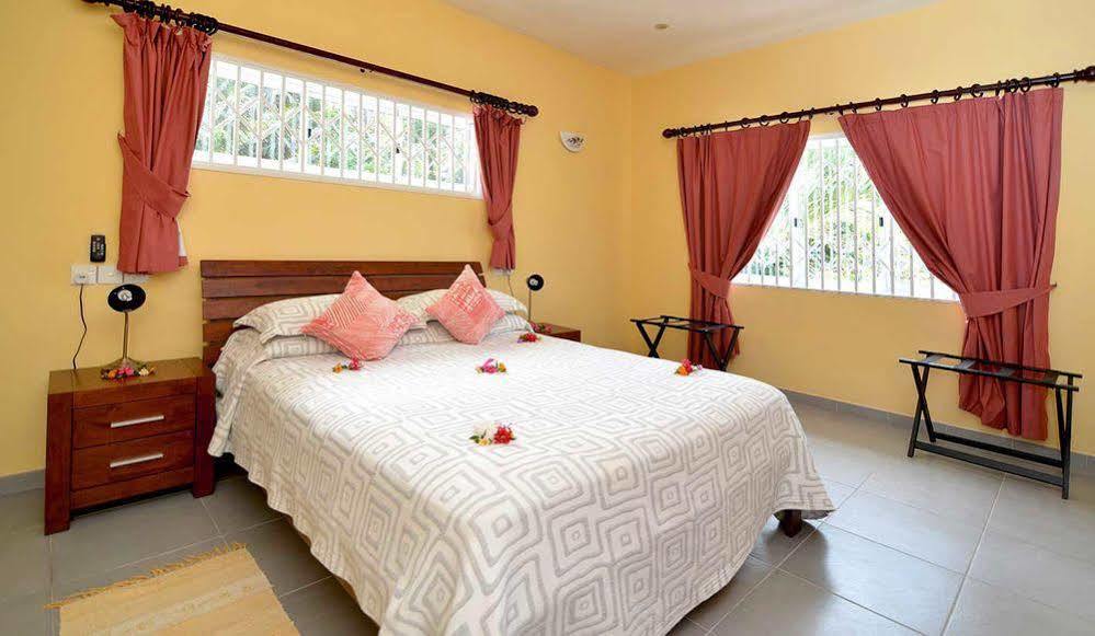 Surfers Beach Self Catering Chalets Chalet Takamaka