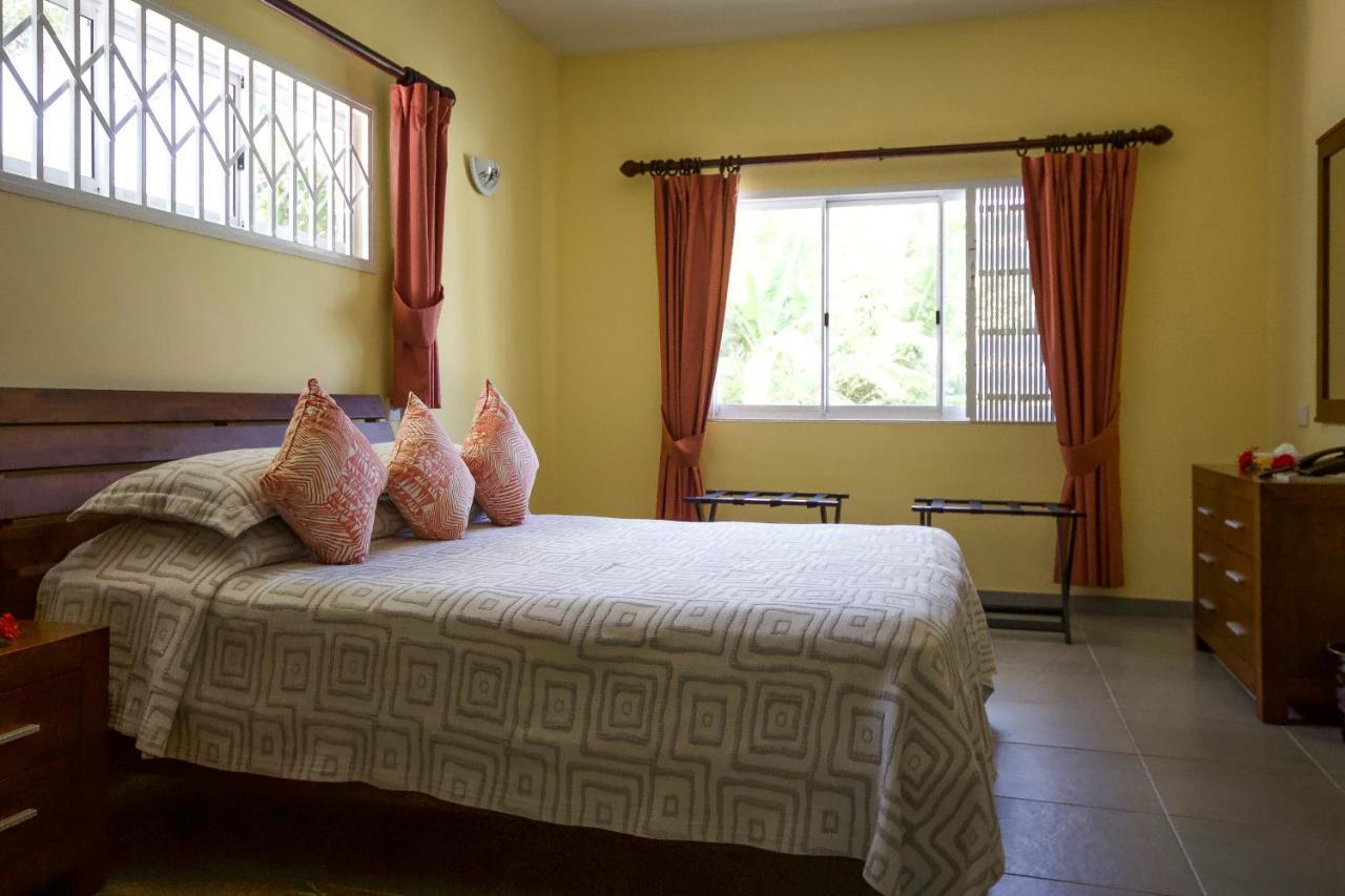 Surfers Beach Self Catering Chalets Chalet Takamaka
